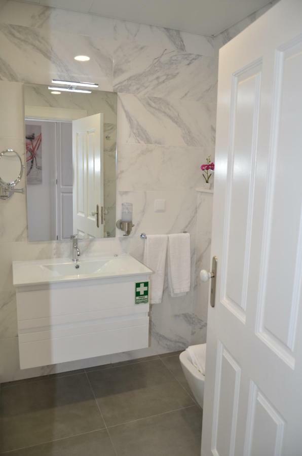 Edificio Charles 301 Apartment ฟุงชาล ภายนอก รูปภาพ